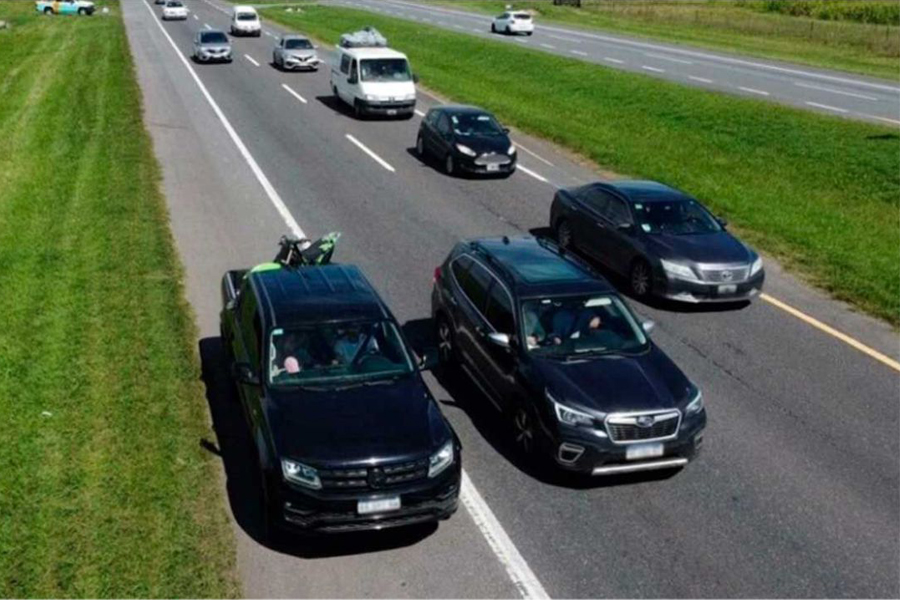 La circulación por banquina una infracción grave que en Argentina es muy frecuente 