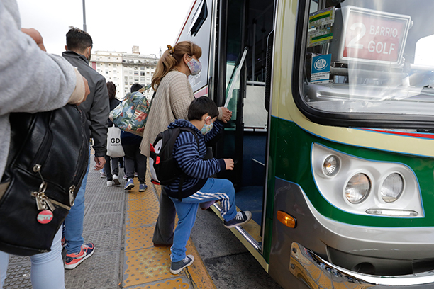 El regreso a clases generó nuevas alertas sobre el uso responsable del trasporte público en la Provincia