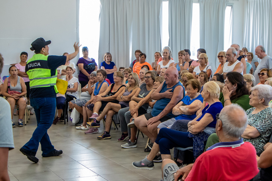 Construir una cultura del respeto en las calles con adultos mayores y niños