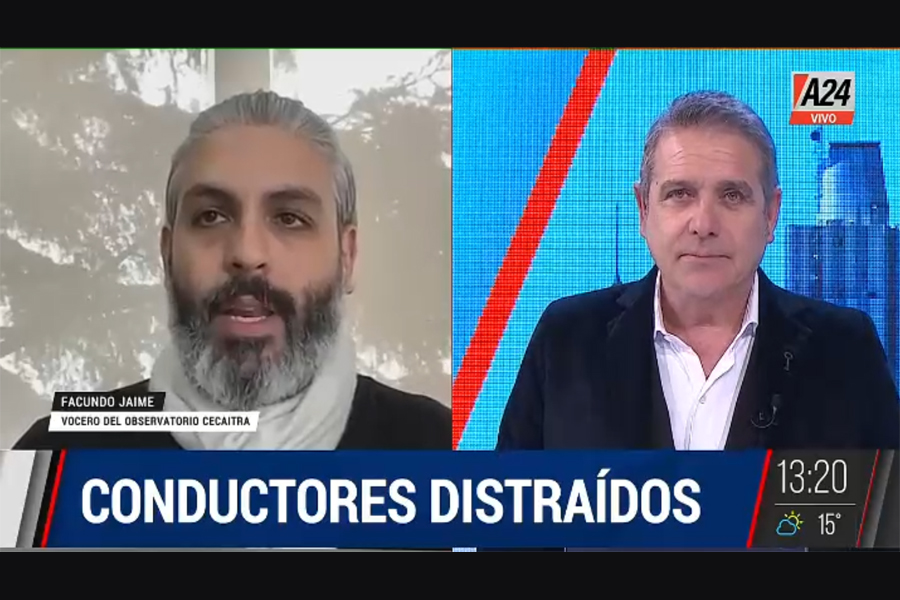 Según un estudio realizado por CECAITRA, siete de cada diez personas que maneja están distraídas en el semáforo