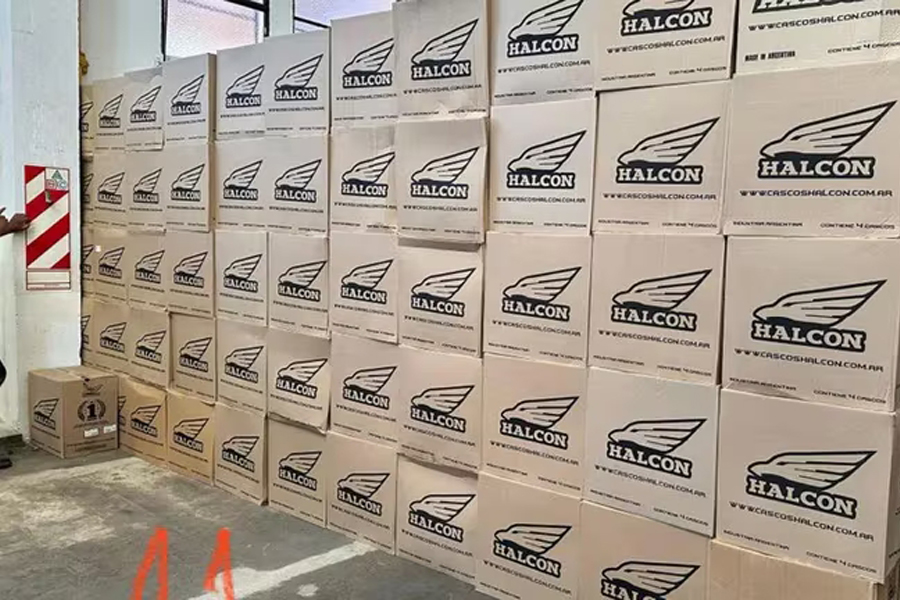 Hallaron almacenados más de 7 mil cascos para motociclistas comprados por el estado