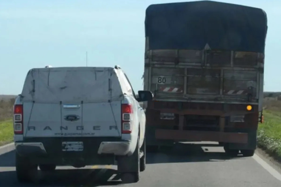Sólo 1 de cada 2 conductores conoce la seña para adelantar