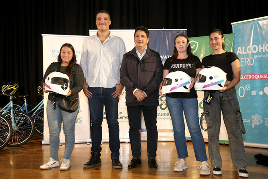 Distribuyen pases libres multimodales en Brandsen