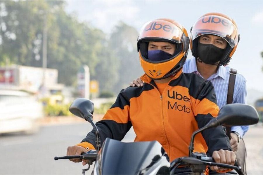 Uber y el Automóvil Club Argentino capacitan conductores de moto