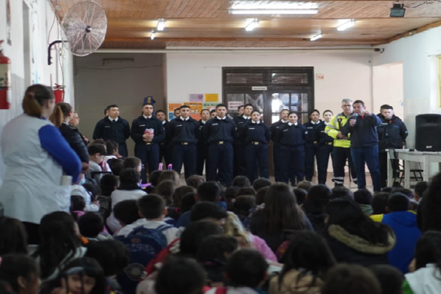 Calcos refractarios y otros insumos para la educación vial en las escuelas