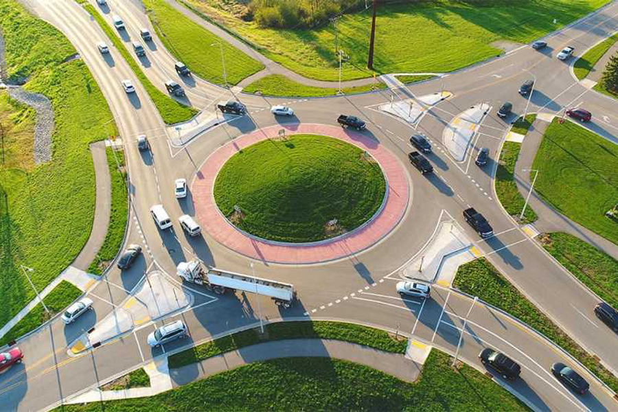 Menos de la mitad de los conductores sabe quién tiene prioridad en las rotondas