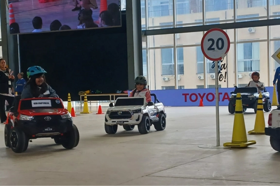 Toyota y Vos moviliza a más de 800 estudiantes en Zárate