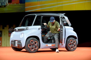 El auto eléctrico que se puede manejar sin registro