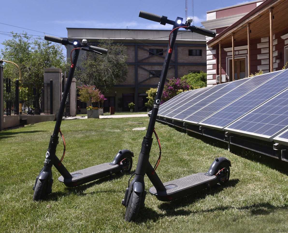 Inspectores de tràsnito en monopatines elèctricos