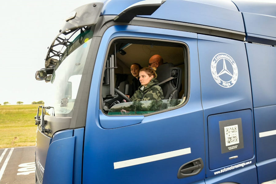 Amplían el programa "Conductoras entrerrianas" que otorga licencias para conducir transportes de carga