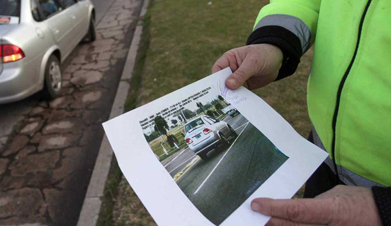 La Plata instala registro de fotomultas en sus semáforos