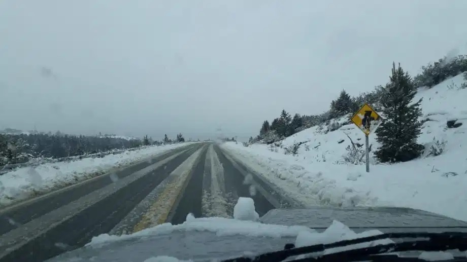 Por la nevada, cierran la ruta 40 entre Bariloche y El Bolsón